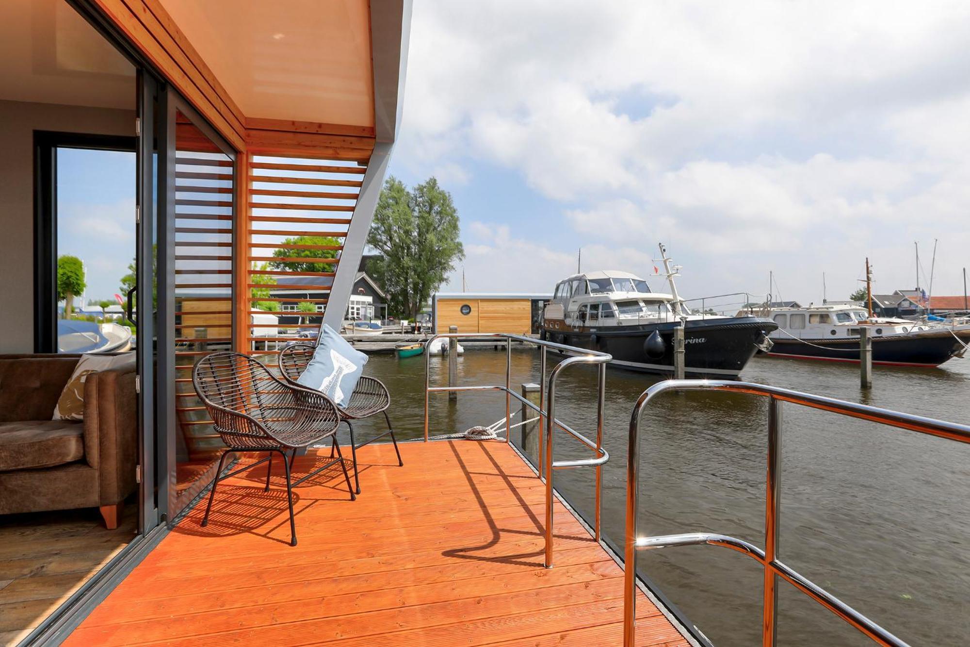 מלון חראו Luxe Houseboat Skoft מראה חיצוני תמונה